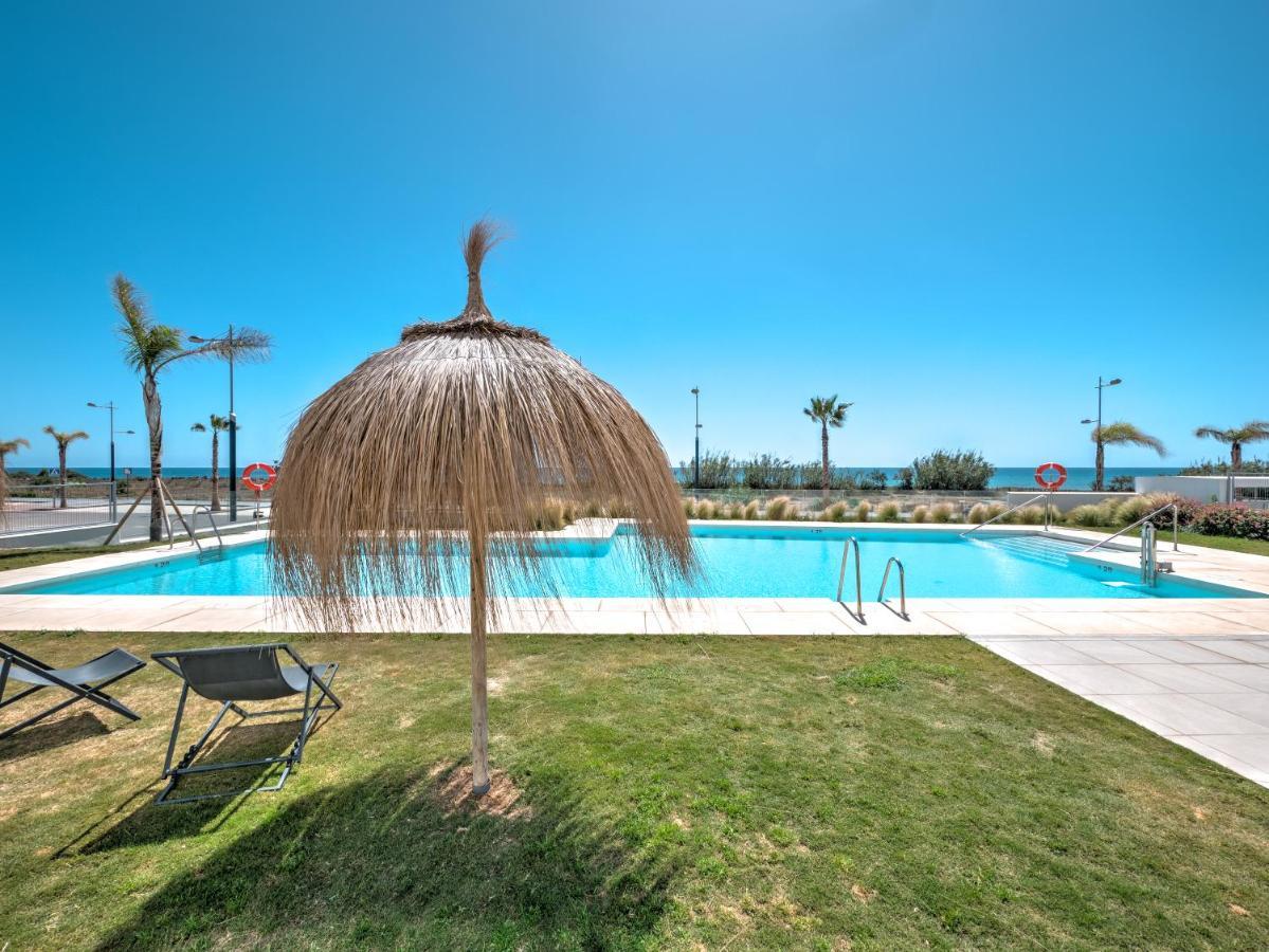 New Beach Front Apartment With Large Balcony Torrox Buitenkant foto